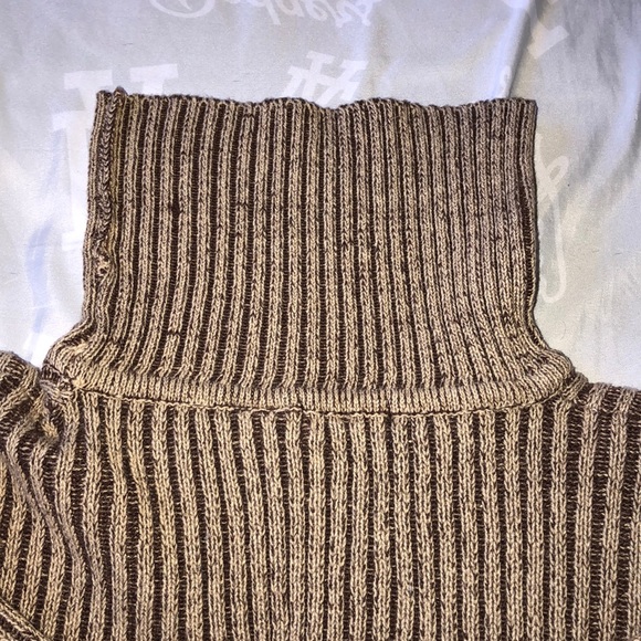 NWOT sweater 💕 - Picture 2 of 4